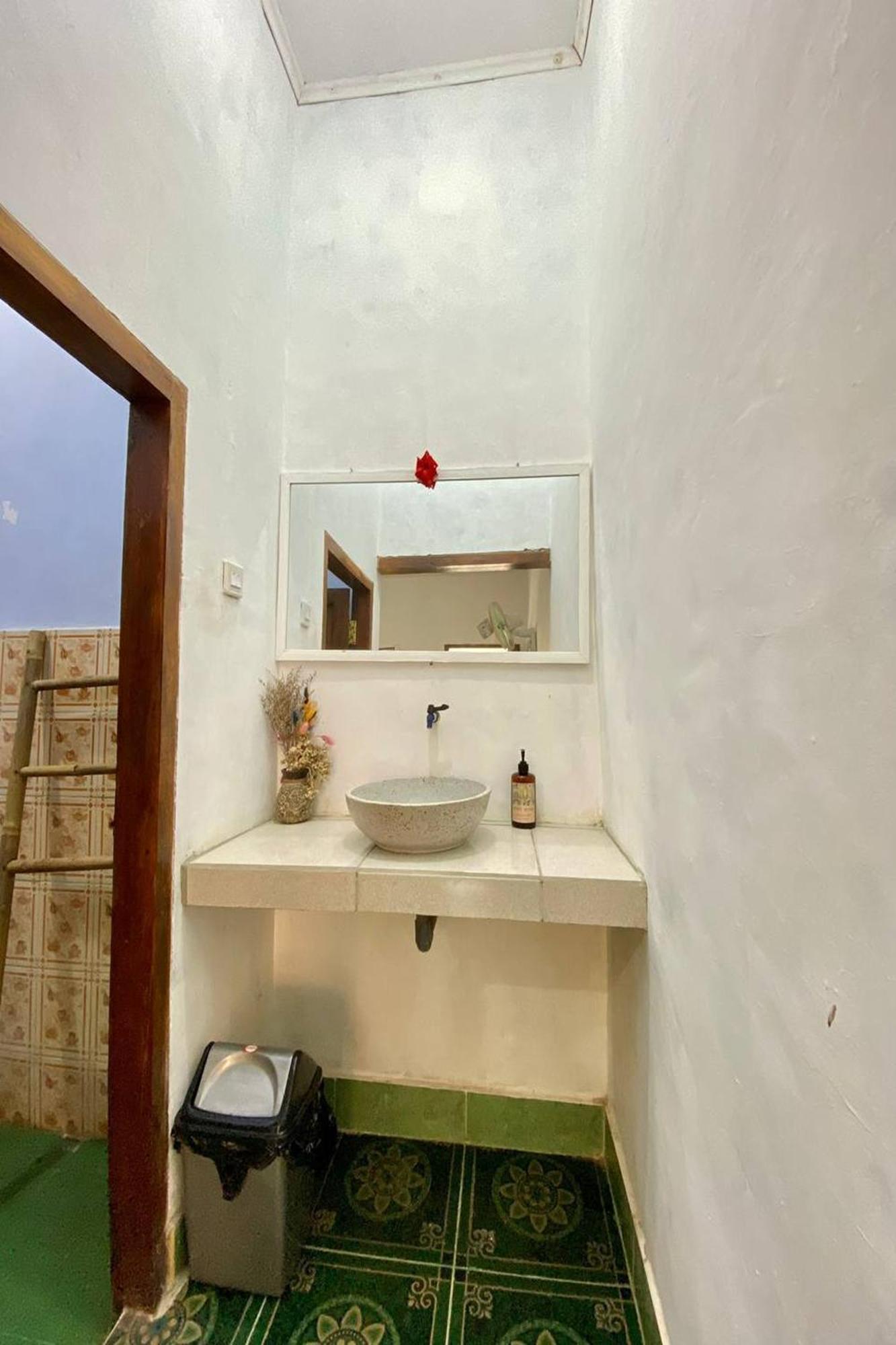 Duyung Rooms & Resto Gerupuk Bumbang Екстер'єр фото